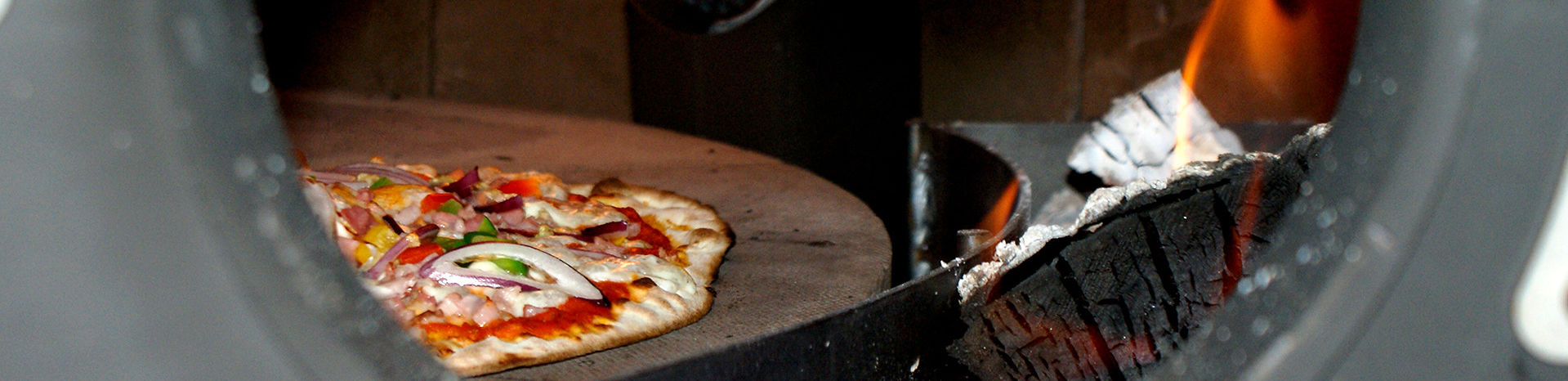 woodness-pizzapizza-in-de-oven